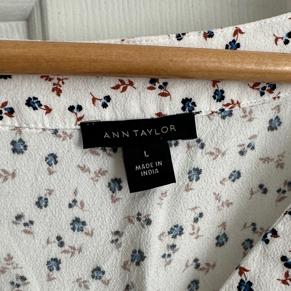 Ann Taylor White Floral V-Neck Blouse - Picture 3 of 4